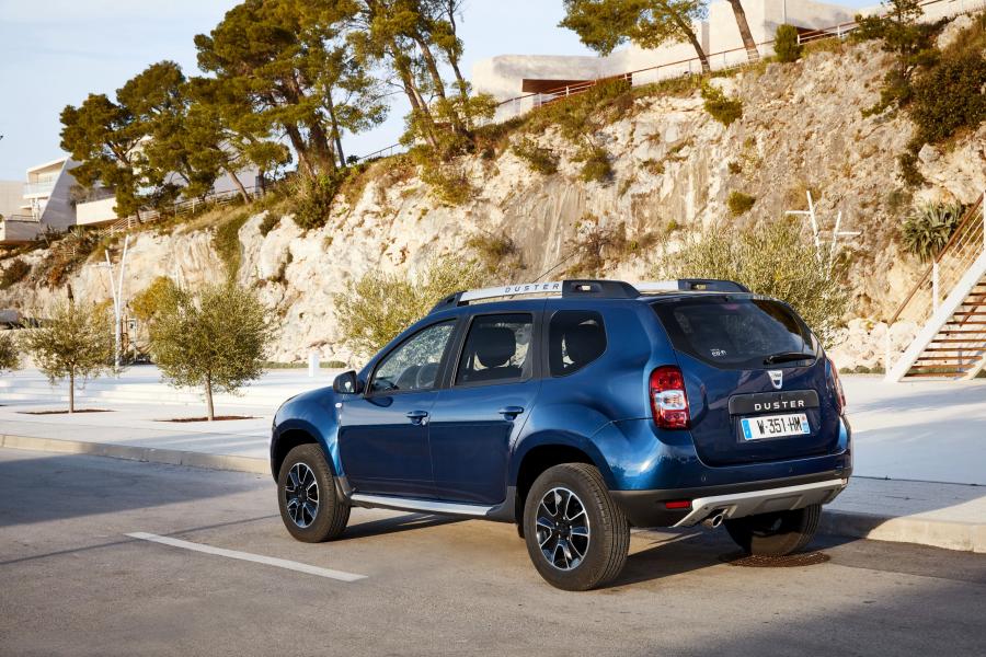 Dacia Duster Black Touch 2016 года  (фото 11 из 17)